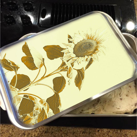 Golden Rayed Cake Pan with Lid