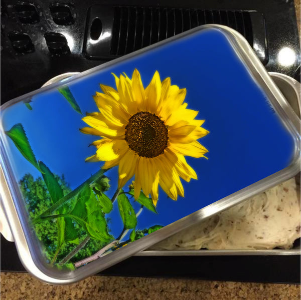 Maize 'N Blue Cake Pan with Lid
