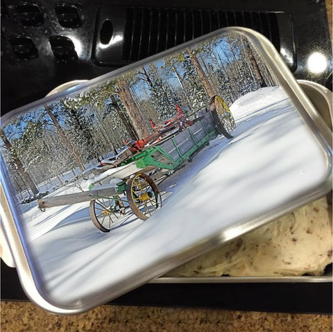 Manure Spreader Cake Pan with Lid